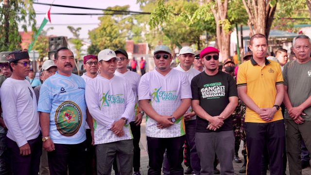 2 Banom PCNU Kraksaan Sukses Kolaborasi dalam Fun Walk di Alun -Alun Kraksaan