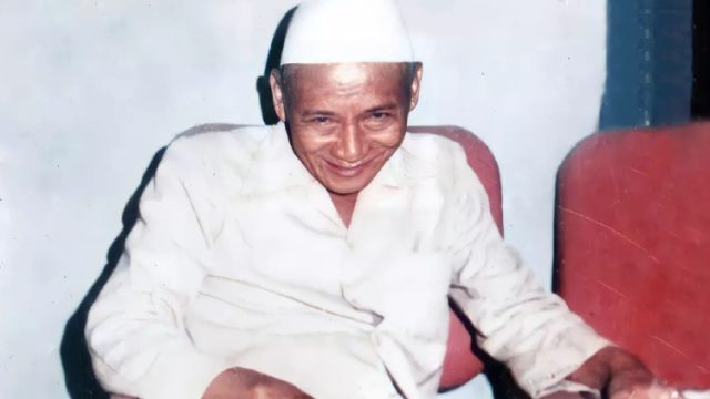 Khidmah KH Hasyim Mino Kalikajar Paiton kepada Guru Sangat Totalitas