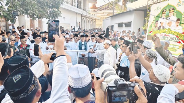 Bupati, Wakil Bupati Probolinggo dan PCNU Kraksaan Ikuti Jalan Sehat Bersarung HSN 2026