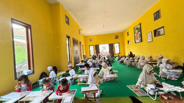 Meriahkan Hari Santri Nasional 2026, PAC Fatayat NU Krucil Gelar Lomba Mewarnai Tingkat TK/RA  ‎